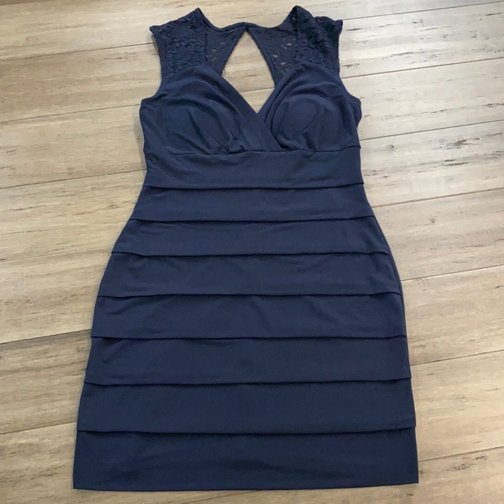 5 for $25 Enfocus‎ navy stretch dress with lace shoulder